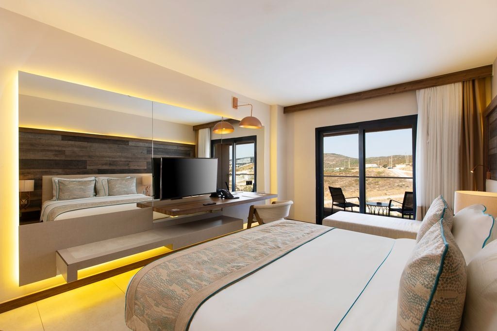 rooms-superior-landview-room