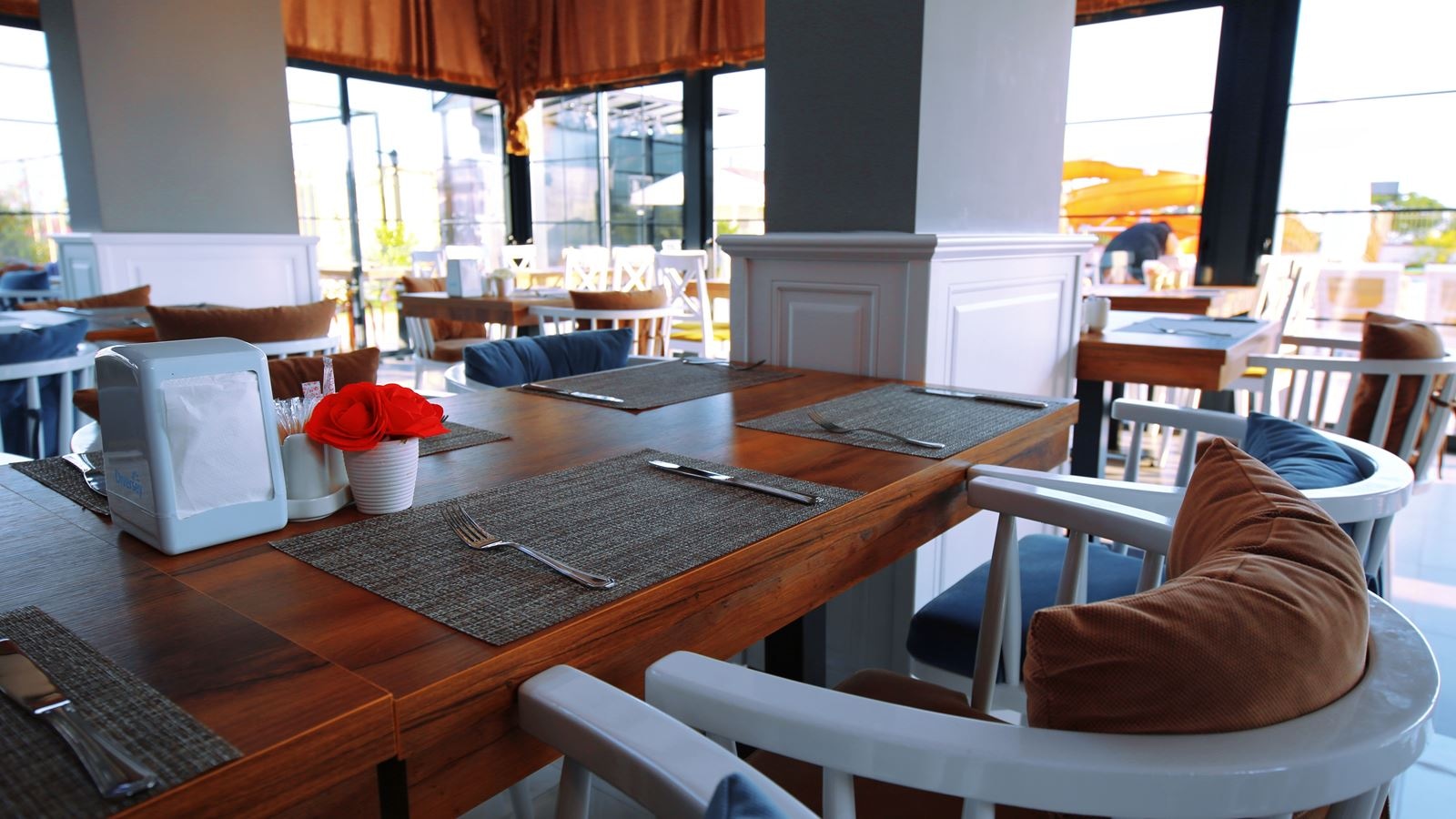 restaurants-main-restaurant