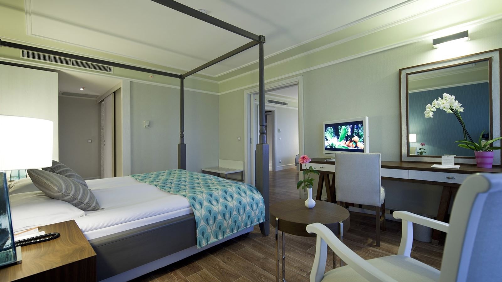 rooms-large-family-room