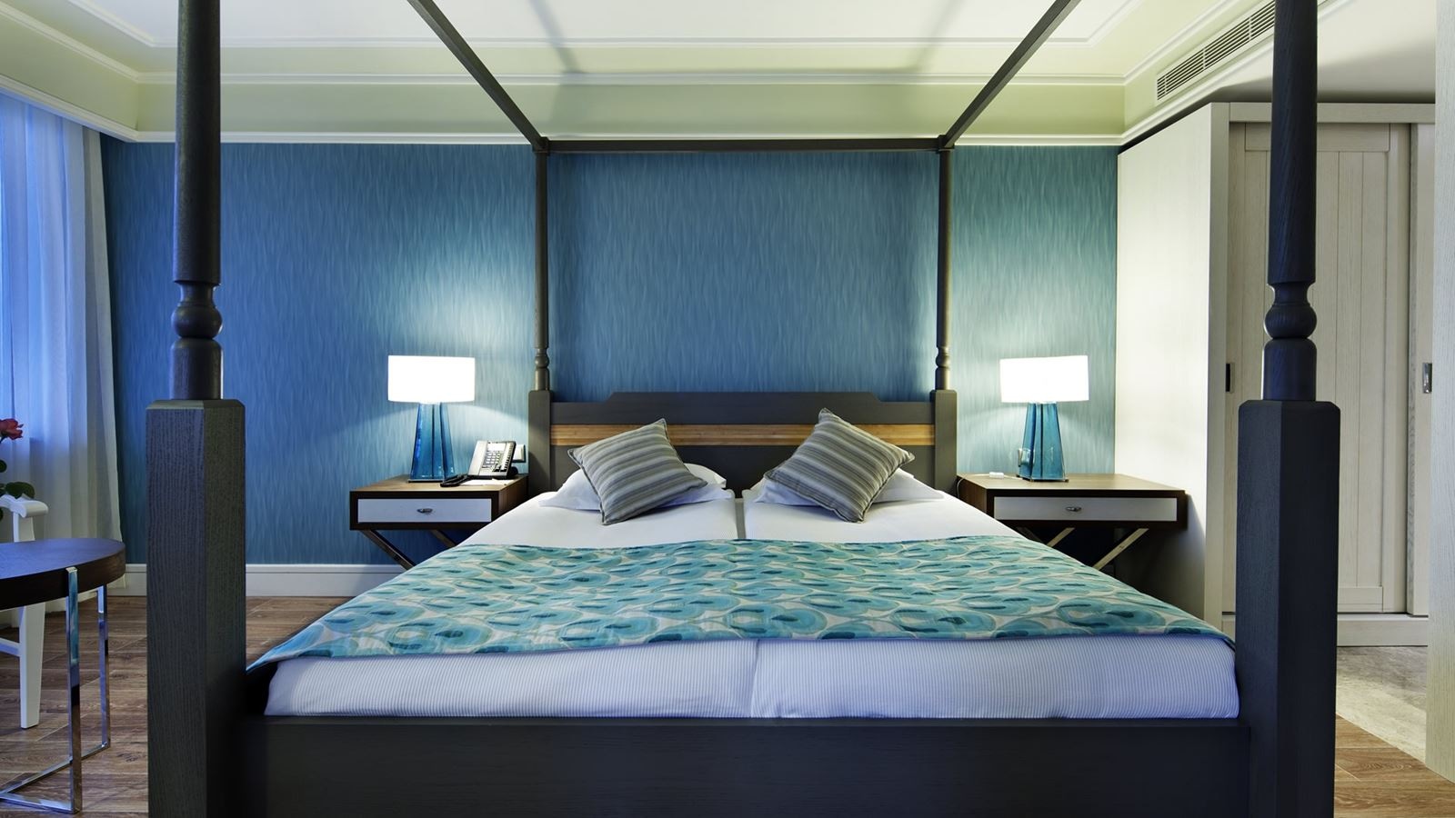 rooms-large-family-room