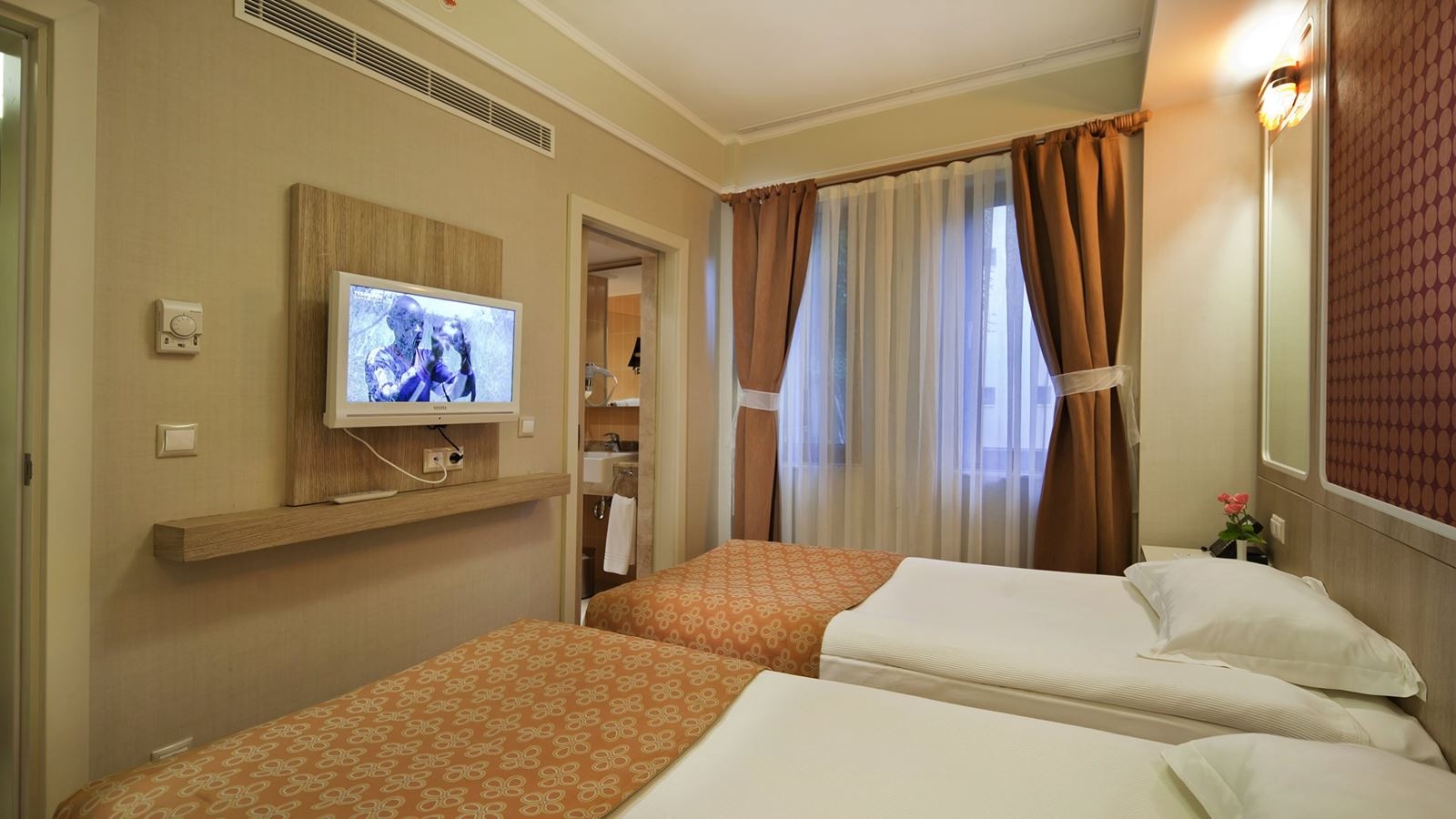 rooms-coral-family-room