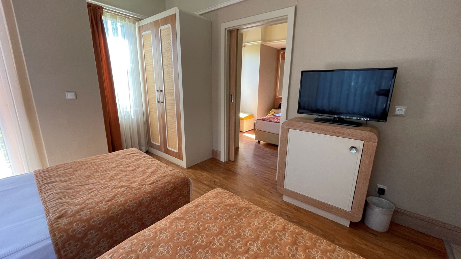 rooms-coral-junior-family-room