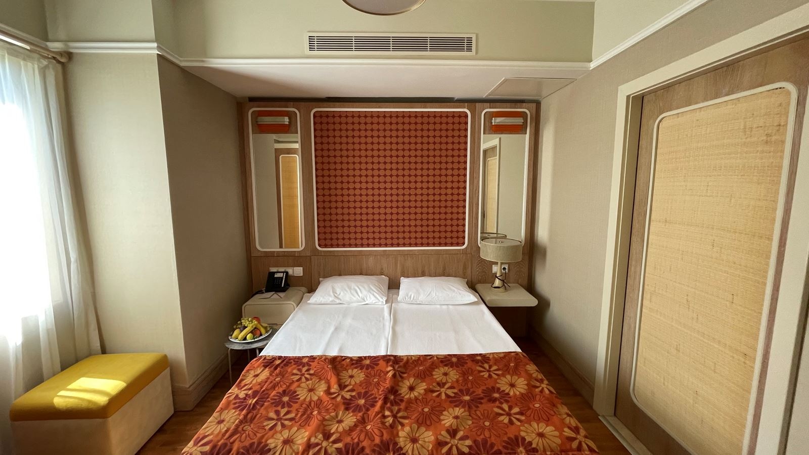 rooms-coral-junior-family-room