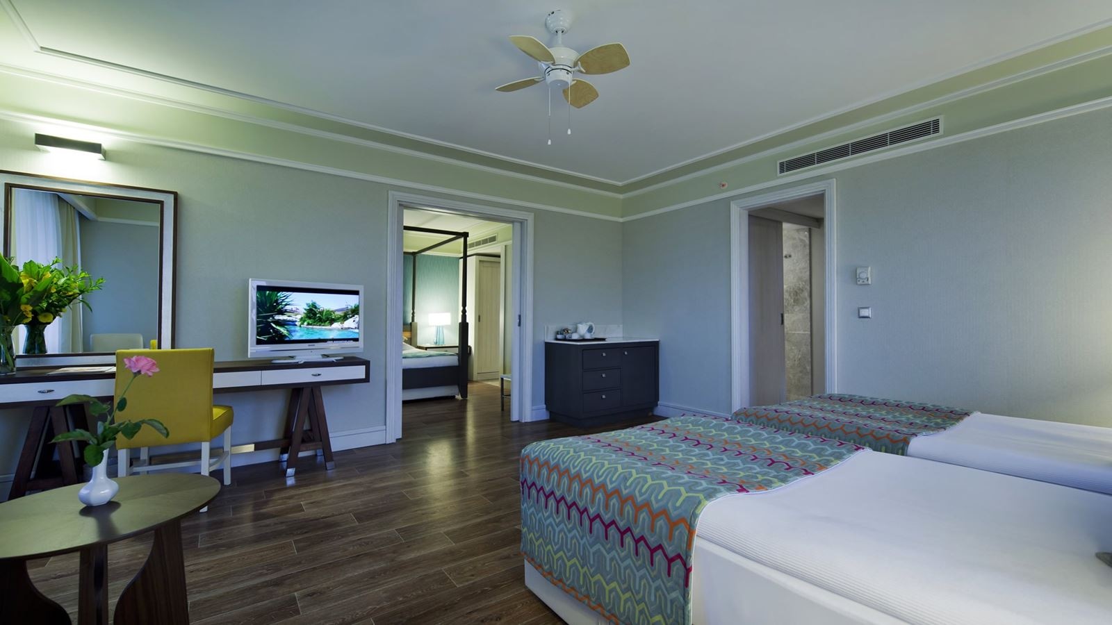 rooms-coral-large--family-room