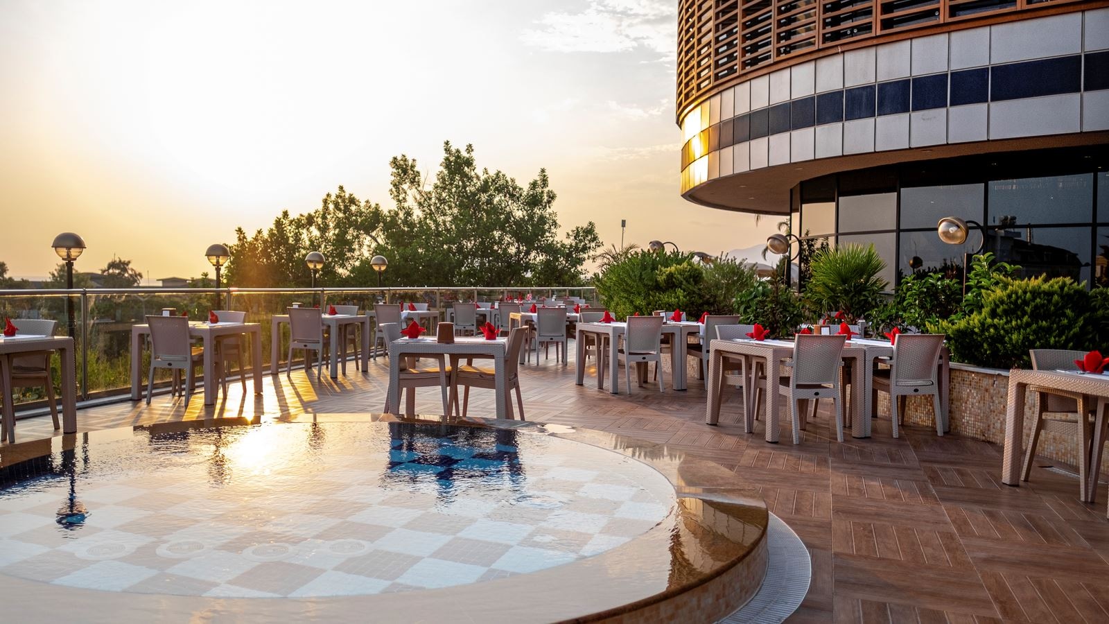 restaurants-main-restaurant--terrace