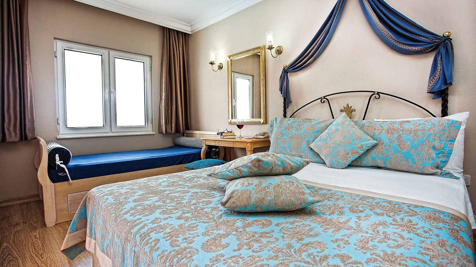 rooms-standard-room-pool-view