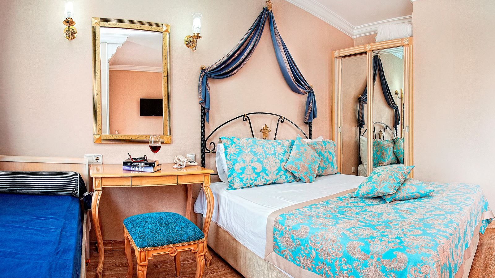 rooms-standard-room-pool-view