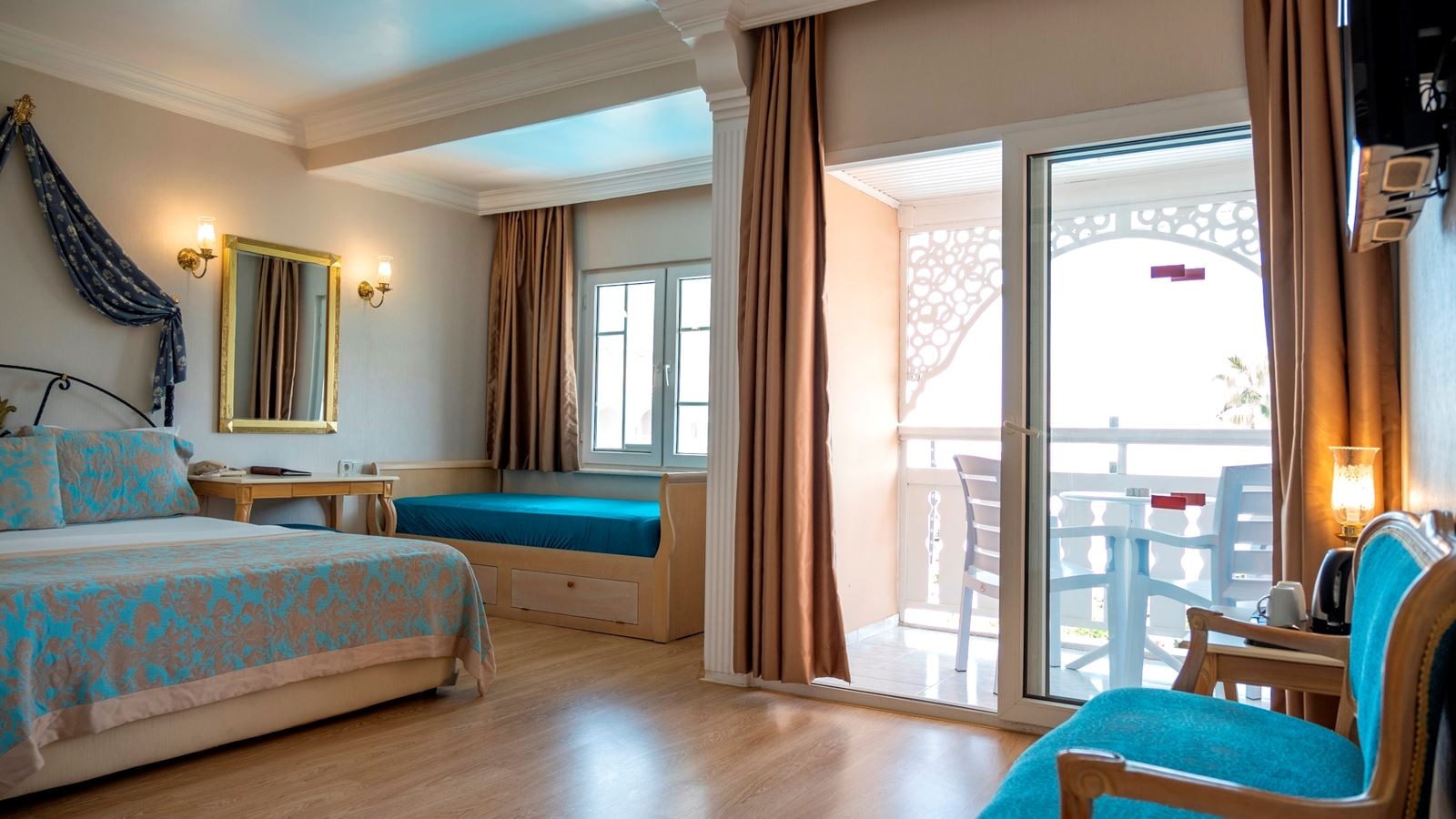 rooms-standard-room-pool-view