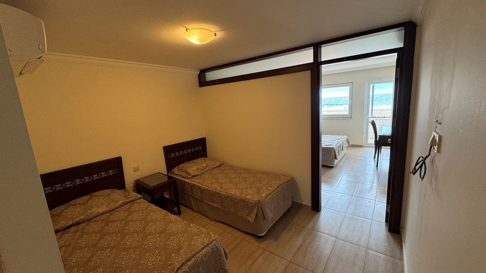 rooms-beach-family-room