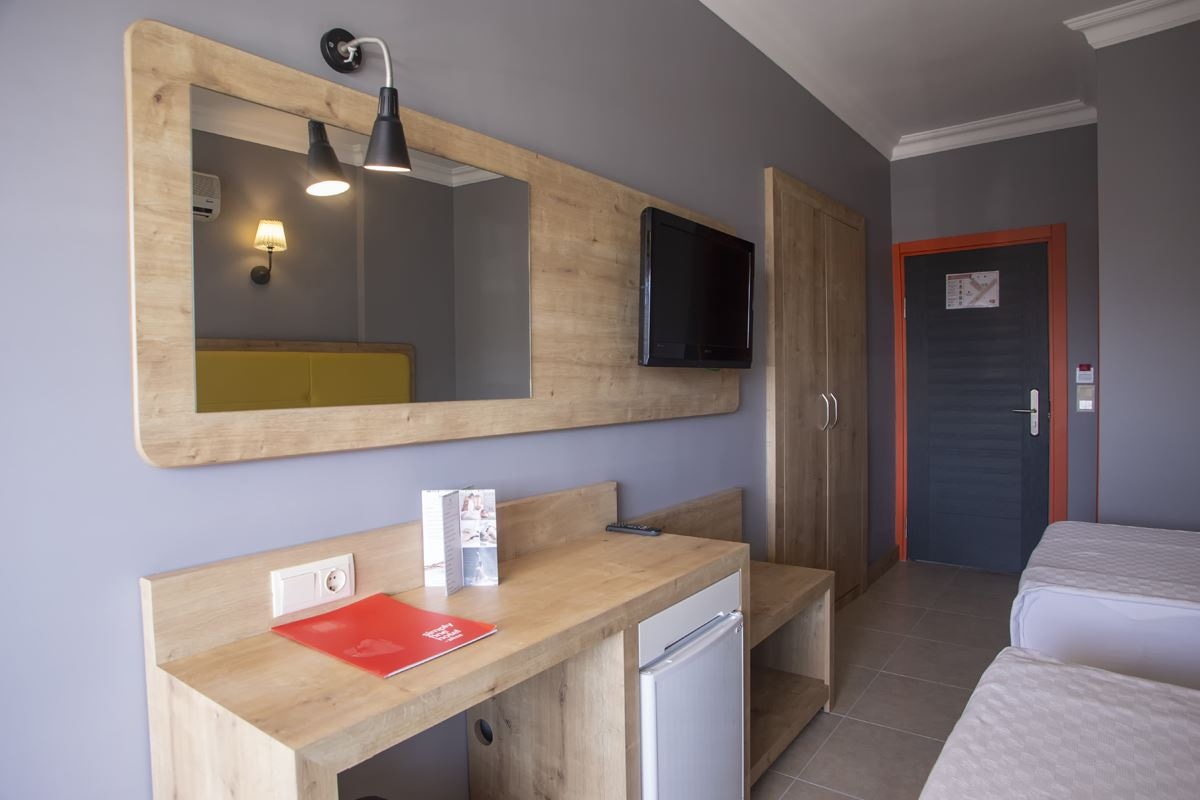 rooms-standard-room-side-sea-view