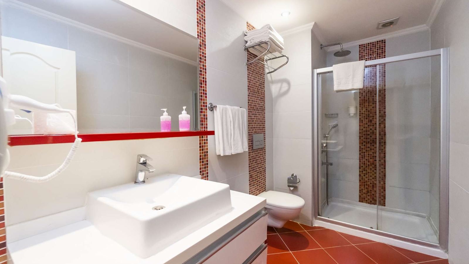 rooms-standard-room-pool-view