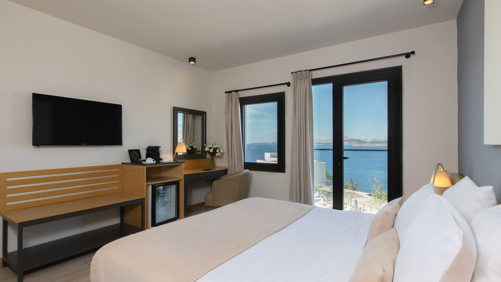 rooms-standard-room-sea-view-without-balcony