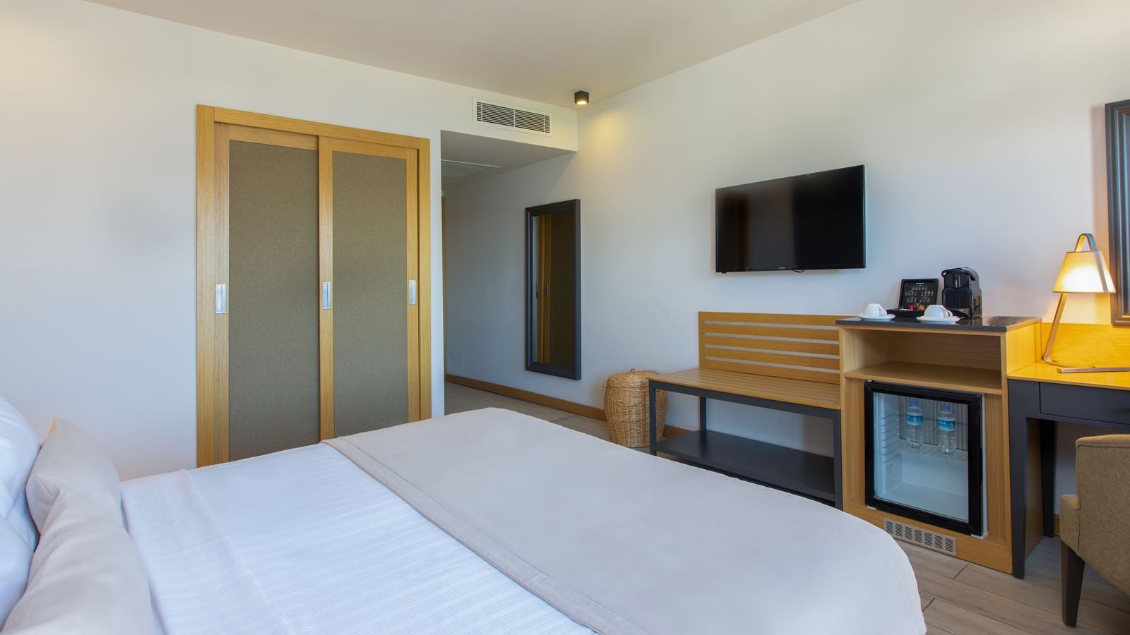 rooms-standard-room-sea-view-without-balcony