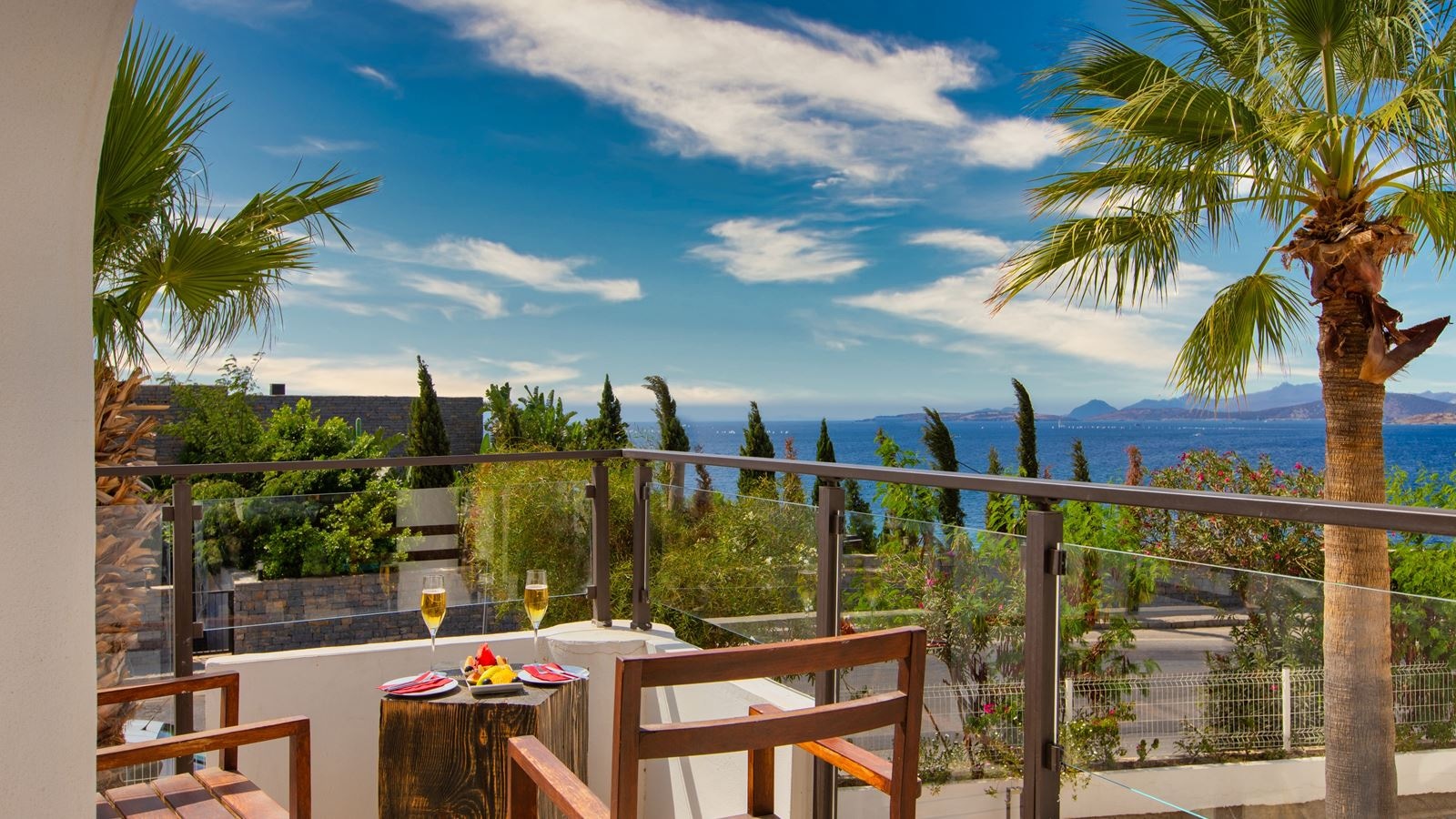 rooms-standard-room-sea-view-with-balcony