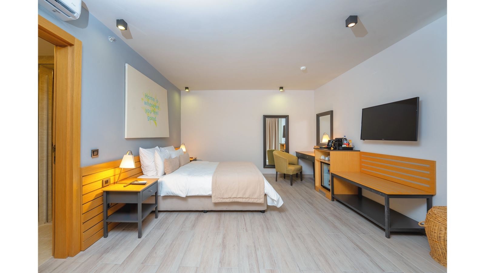 rooms-standard-room-garden-view-with-balcony