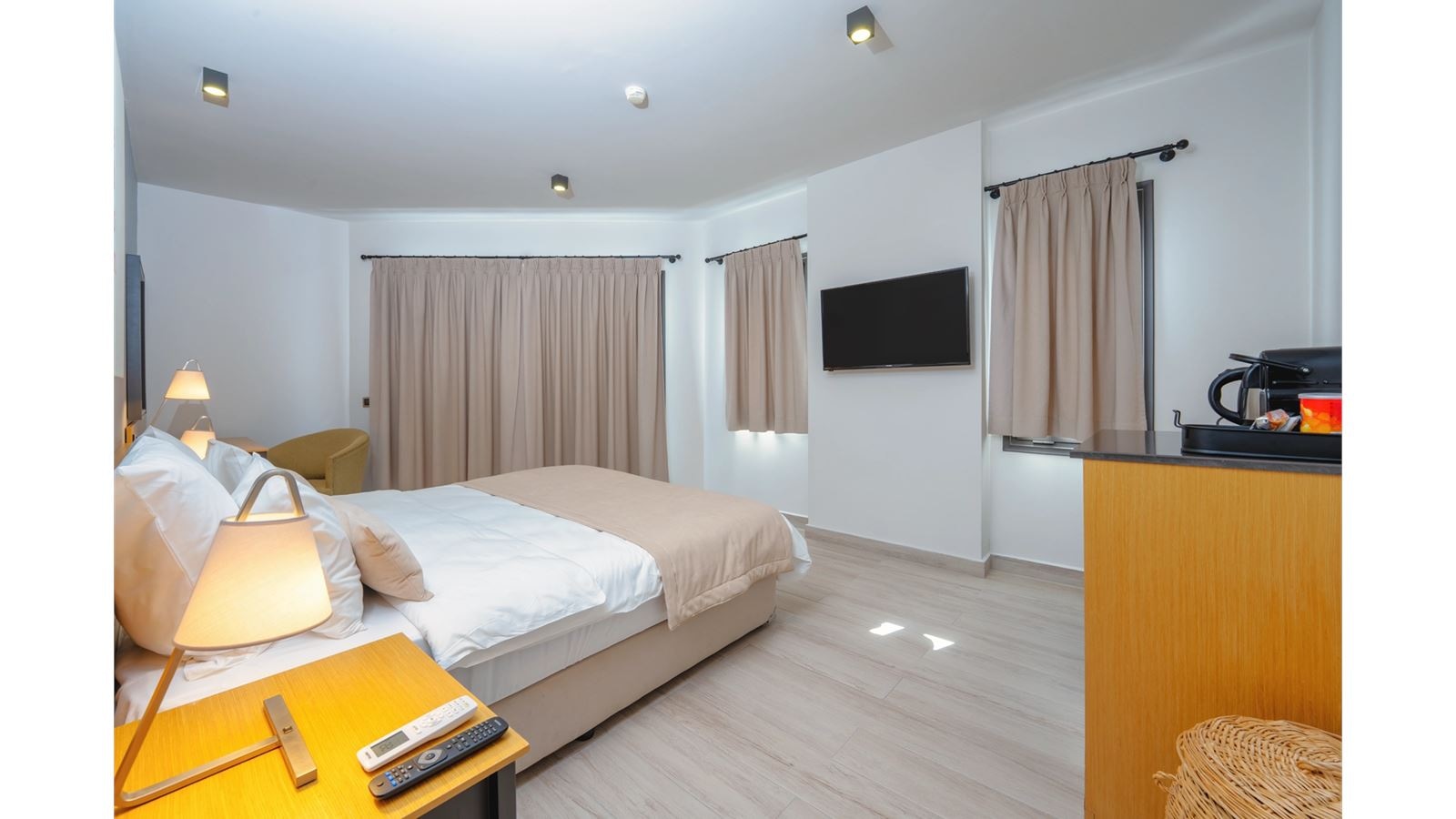 rooms-standard-room-sea-view-with-balcony