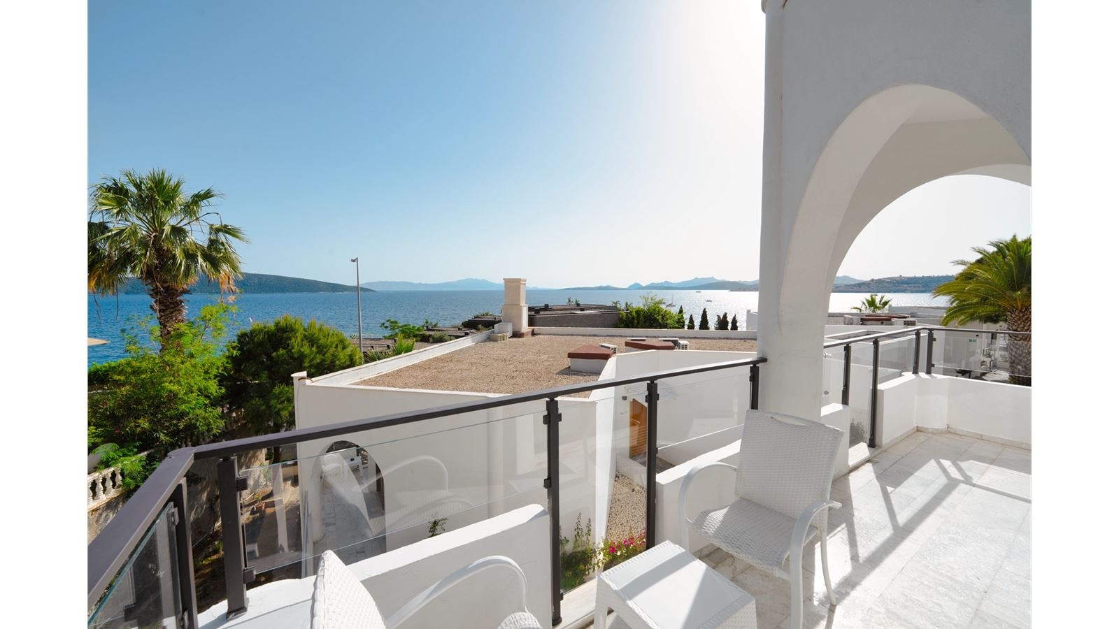 rooms-standard-room-sea-view-with-balcony