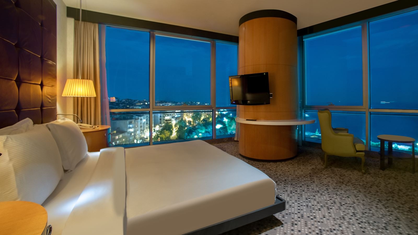 rooms-one-bedroom-suite-with-sea-view