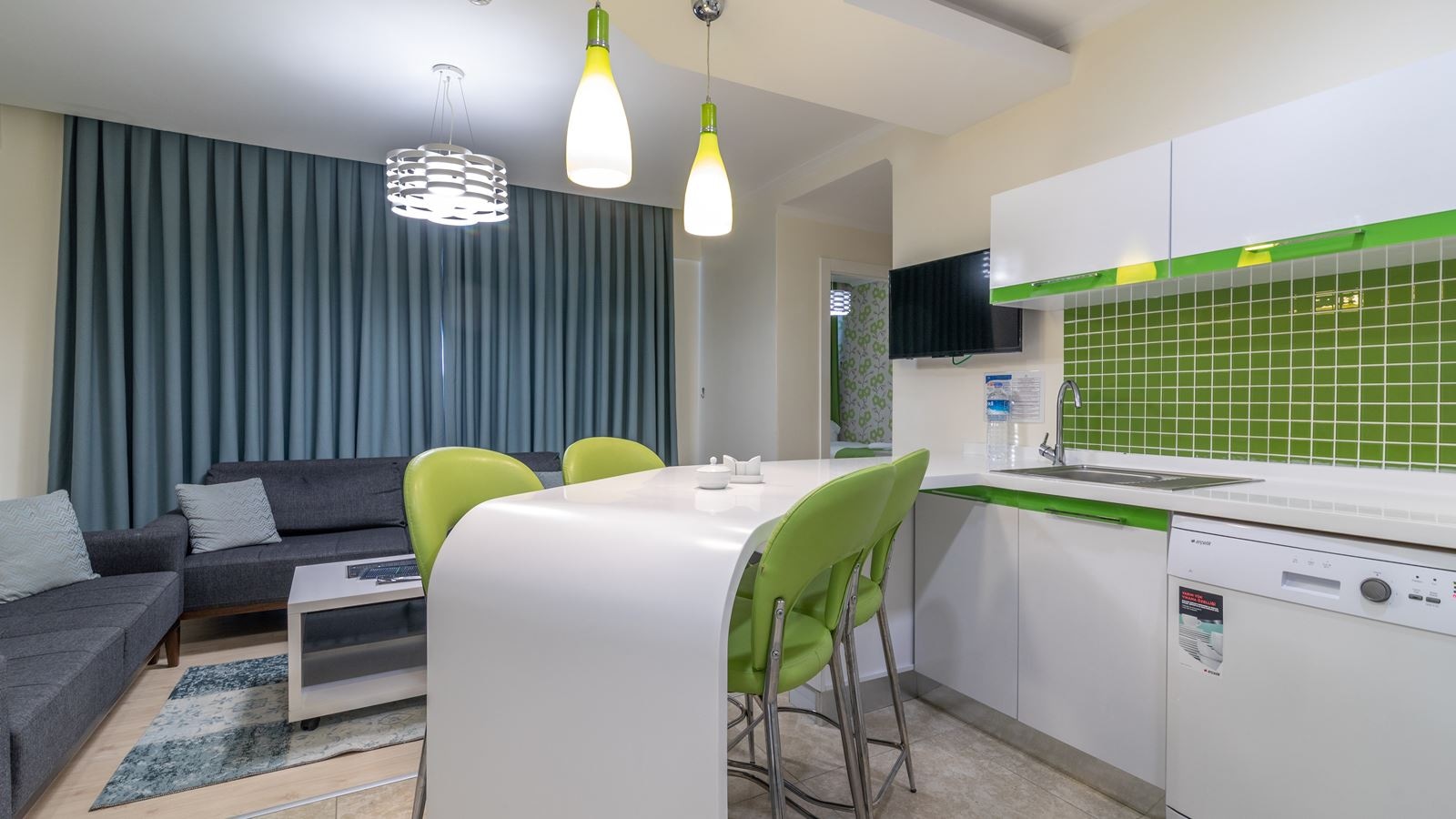 rooms-family-suit-road-wiew