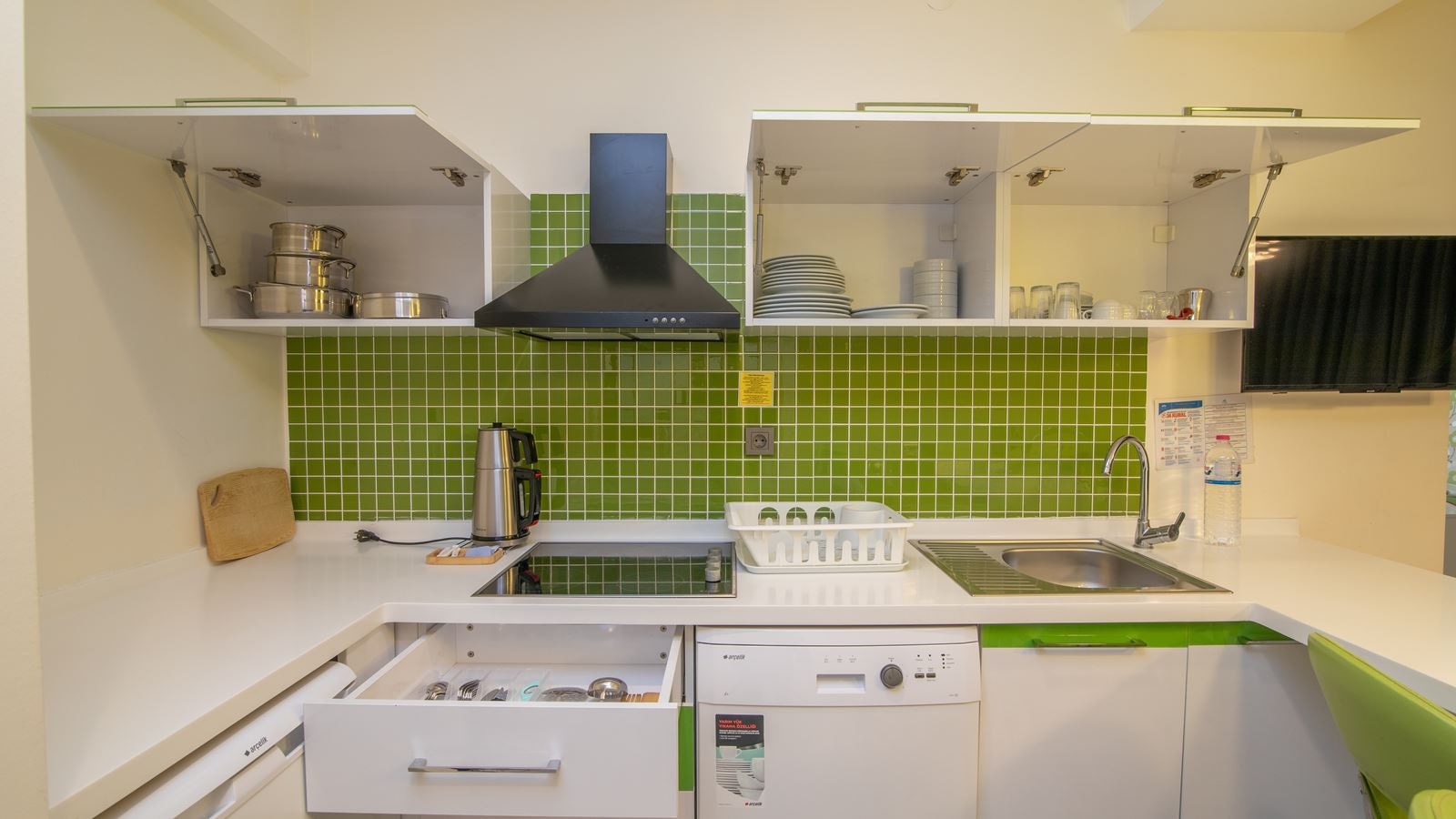 rooms-family-suit-road-wiew