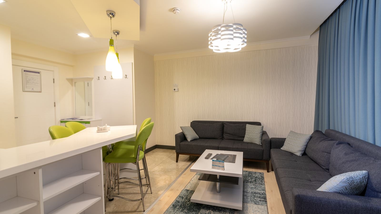 rooms-family-suit-road-wiew