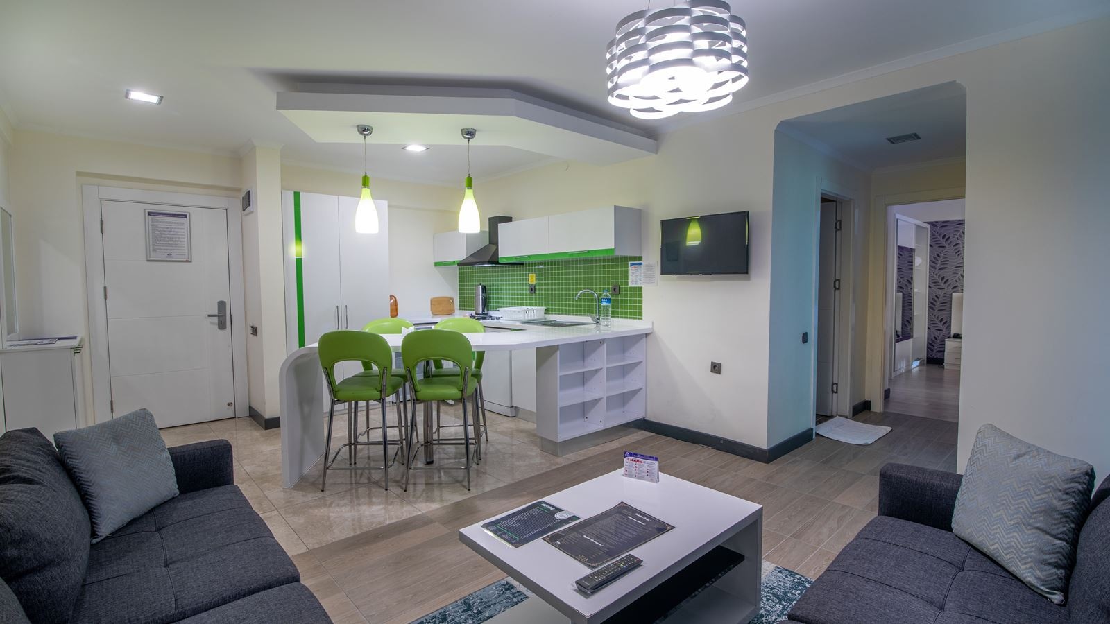 rooms-family-suit-garden-view