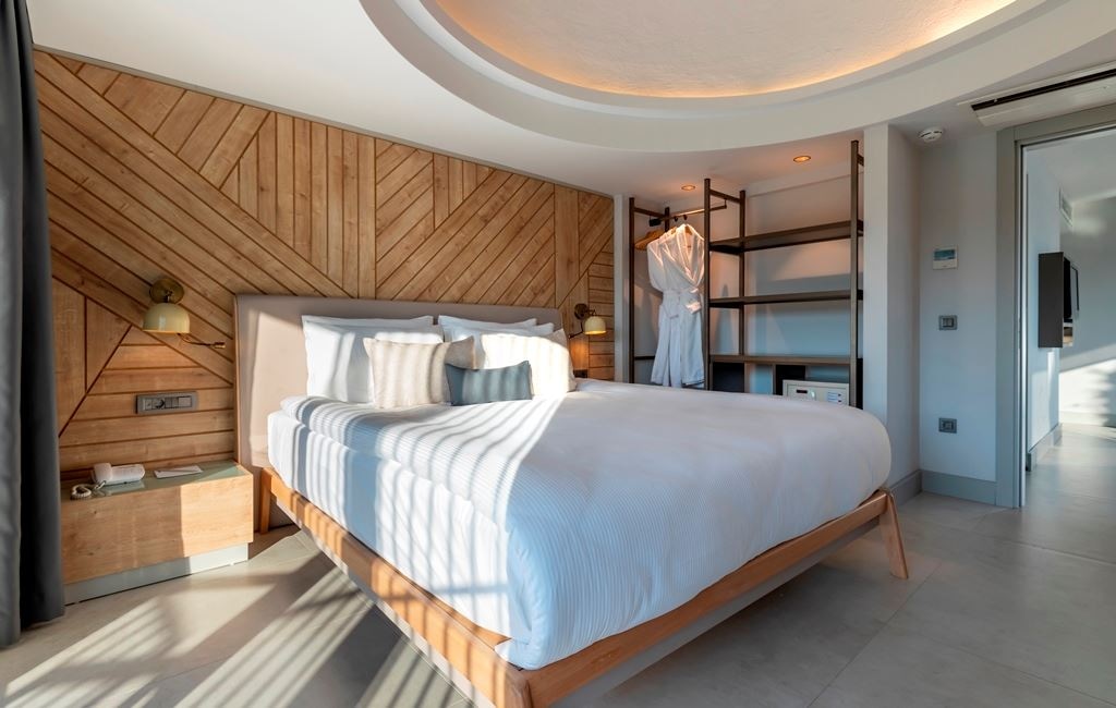 rooms-junior-suite-land-view