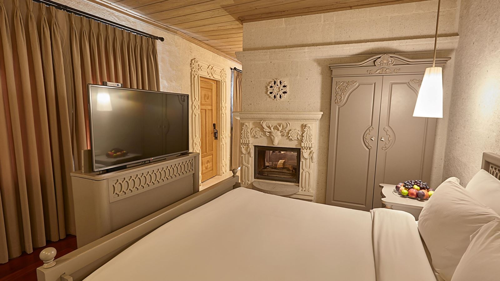 rooms-deluxe-king-suite