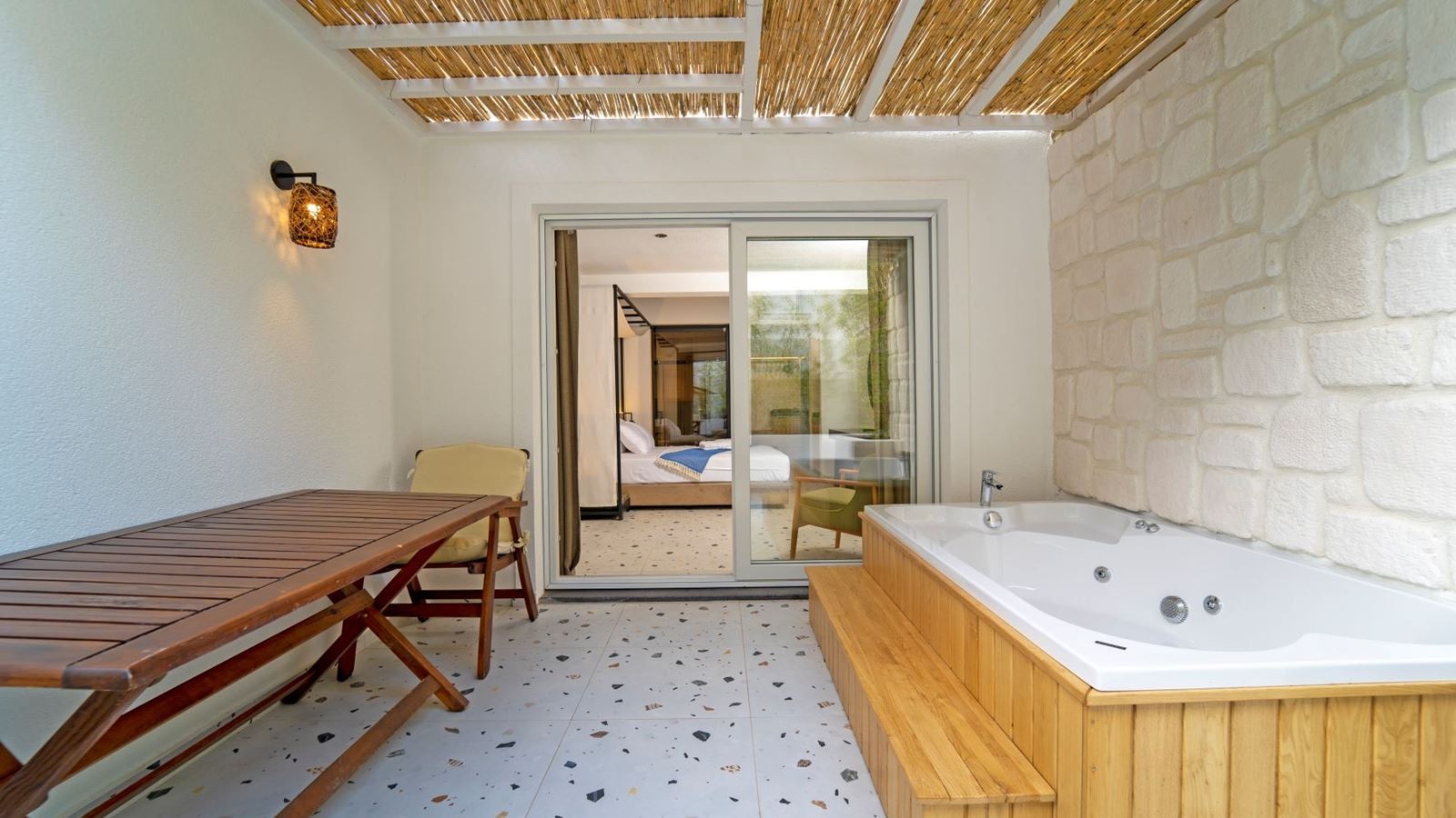 rooms-karbel-classic-room-with-jacuzzi