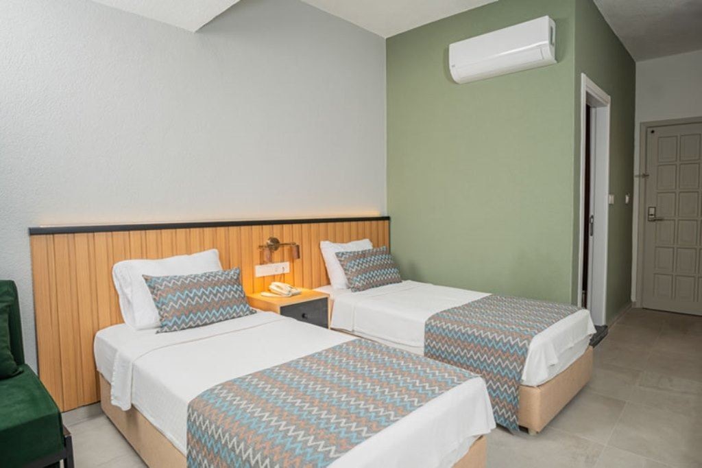 rooms-large-superior-twin-room