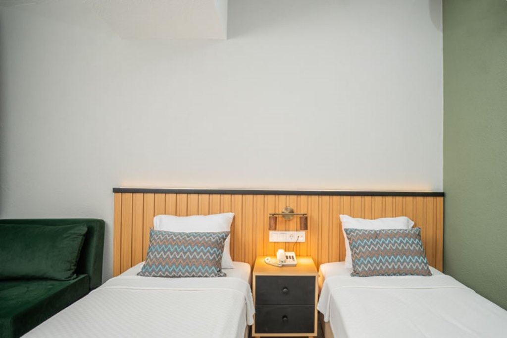 rooms-large-superior-twin-room