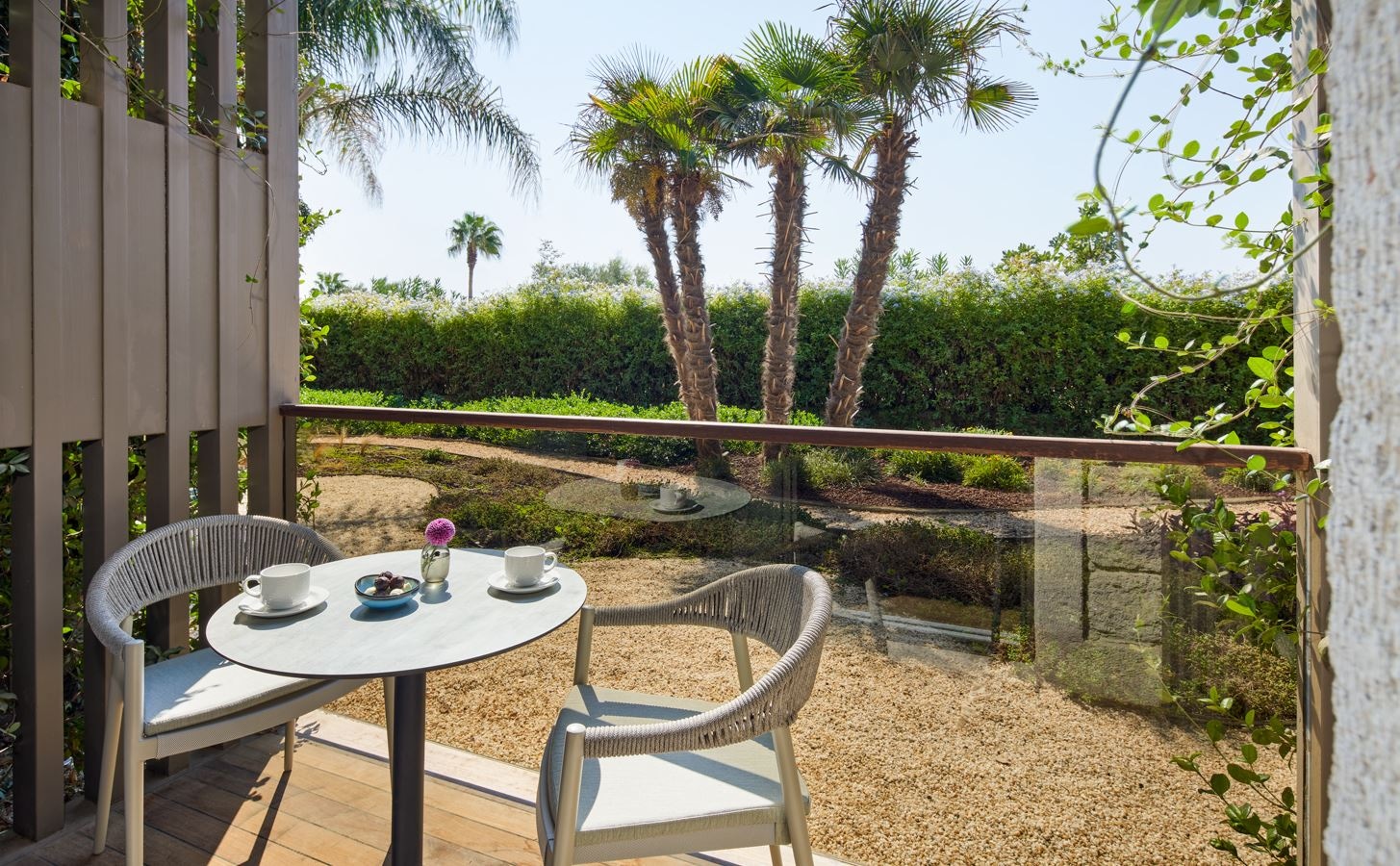 rooms-comfort-room-garden-view