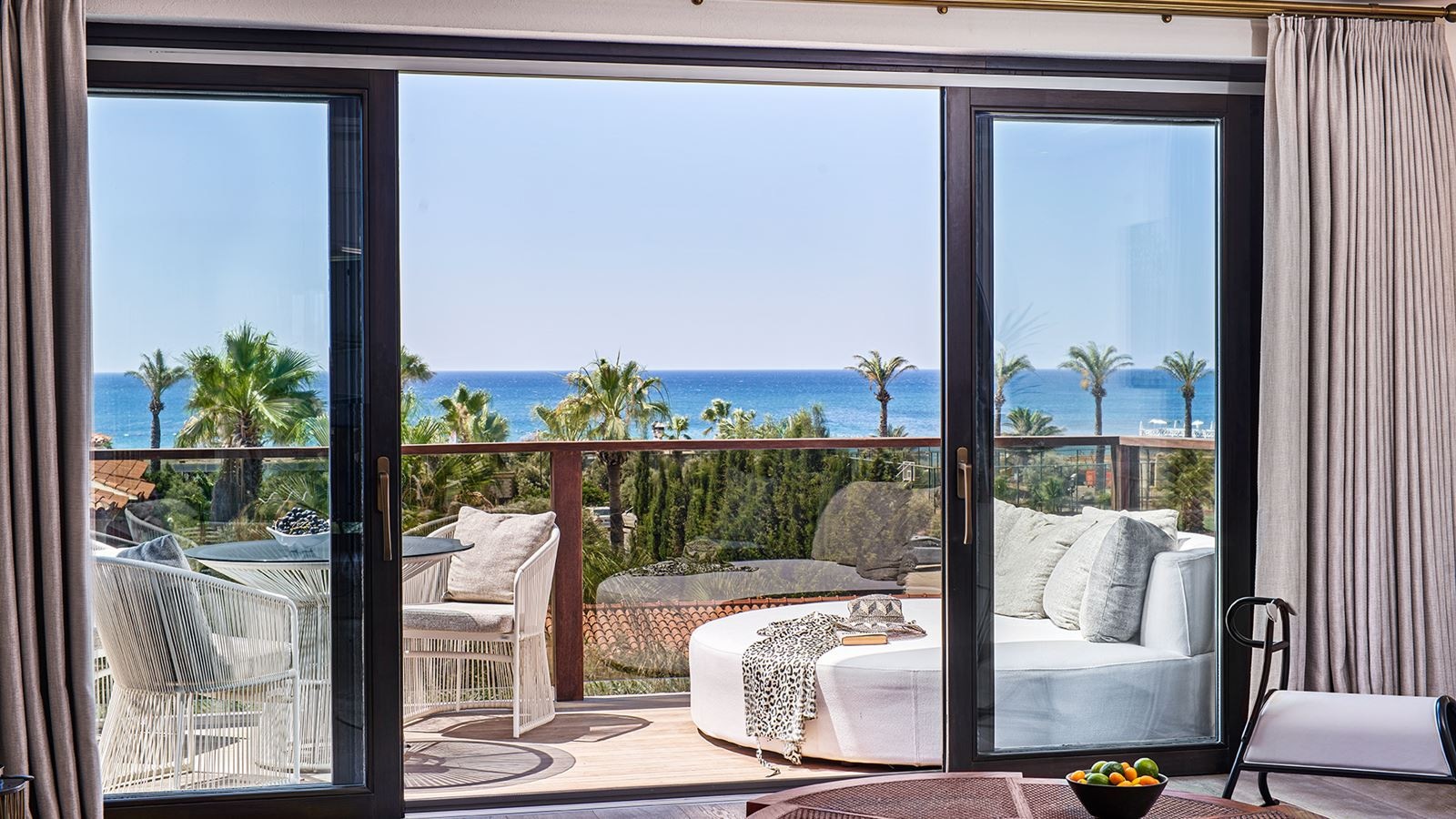 rooms-panorama-one-bedroom-suite-sea-view