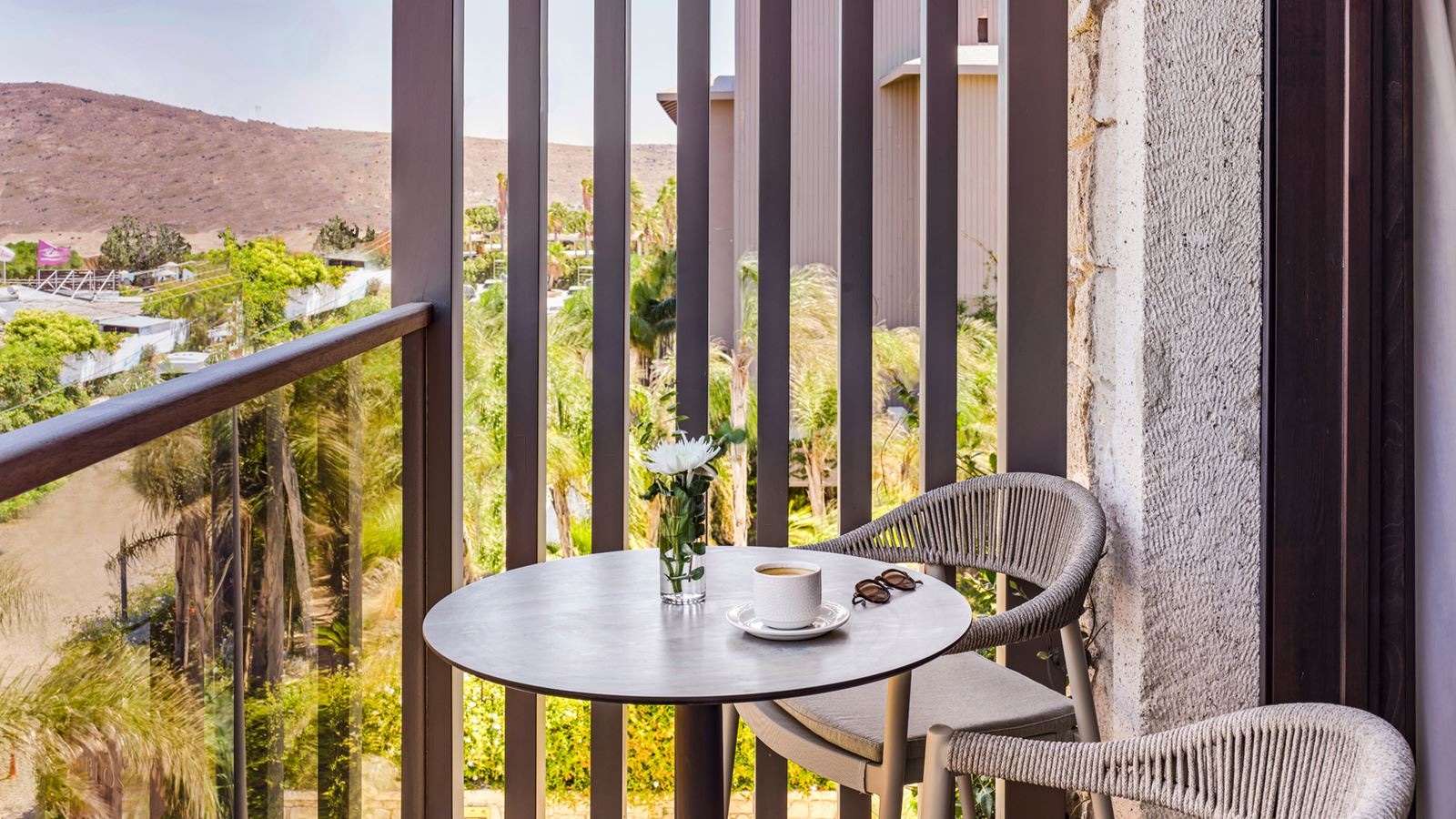 rooms-comfort-premium-room-land-view