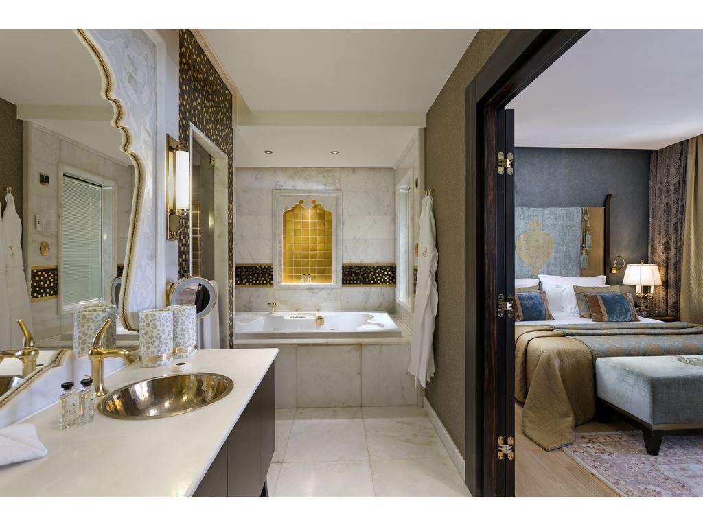 rooms-deluxe-room-with-jacuzzi