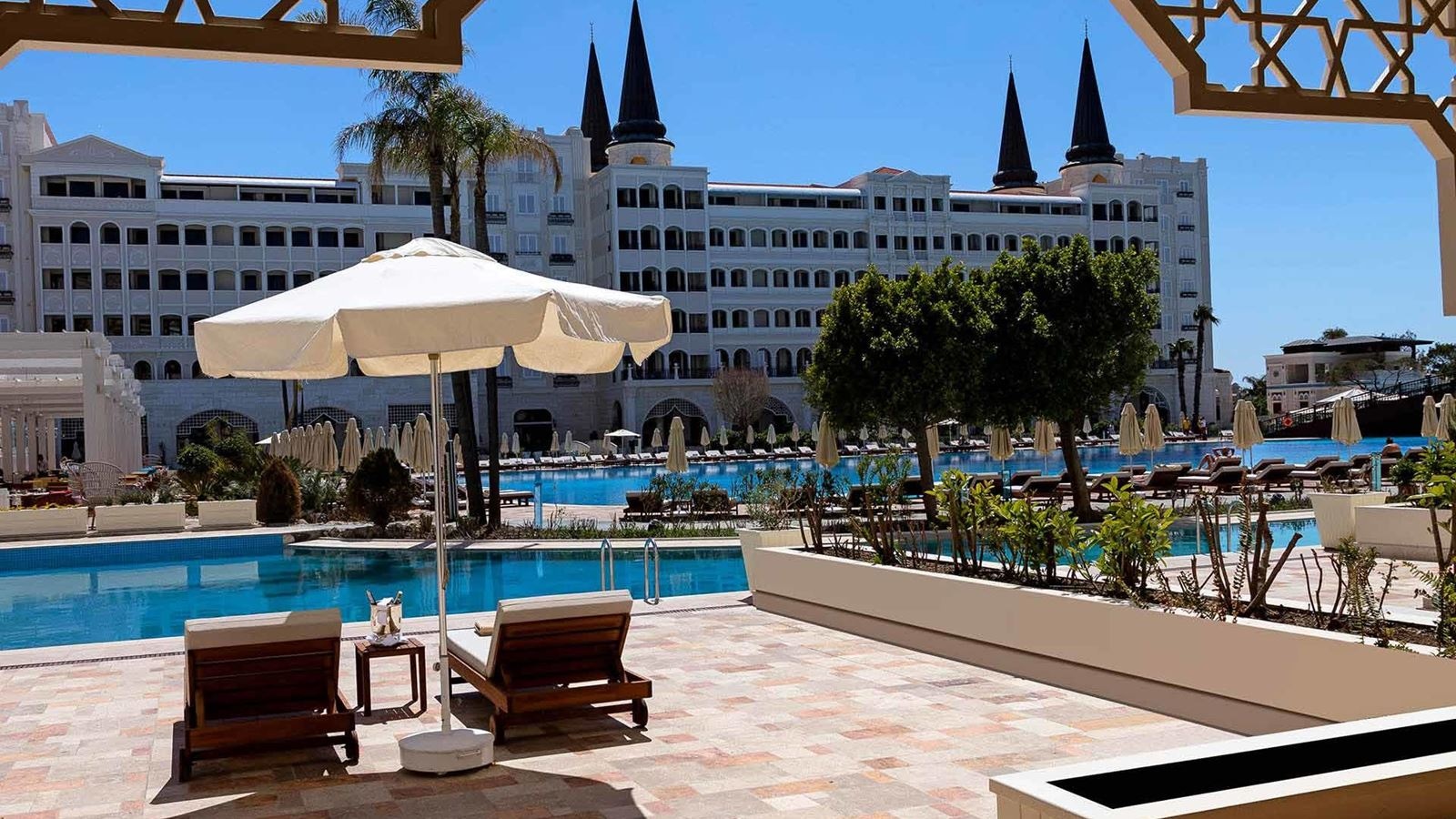 rooms-premium-pool-duplex-suite-with-swim-up