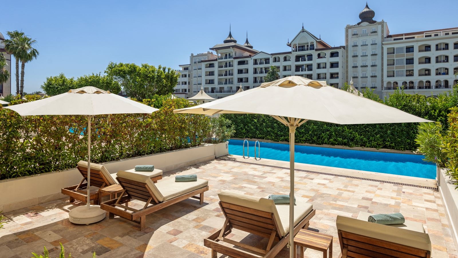 rooms-pool-duplex-suite-with-swim-up