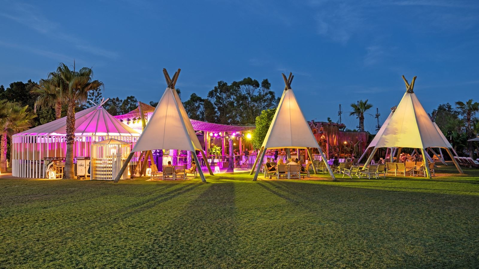 bars-mykonos-beach-club