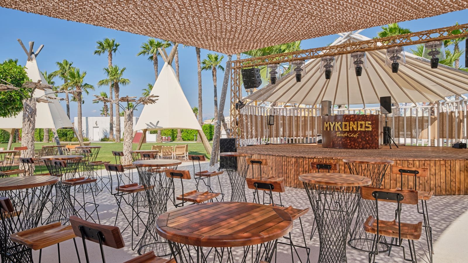 bars-mykonos-beach-club