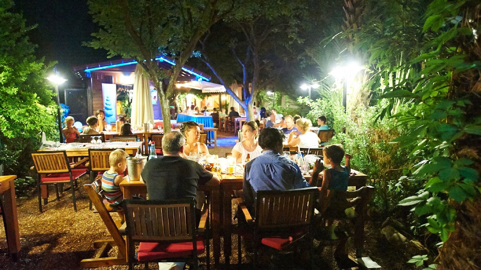 restaurants-azur-hotel-restorant