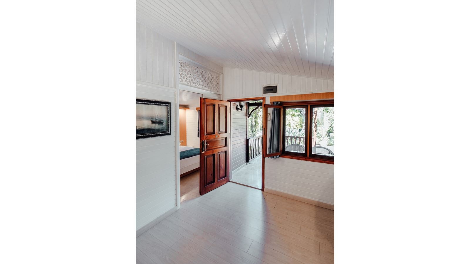 rooms-wooden-bungalow-studio