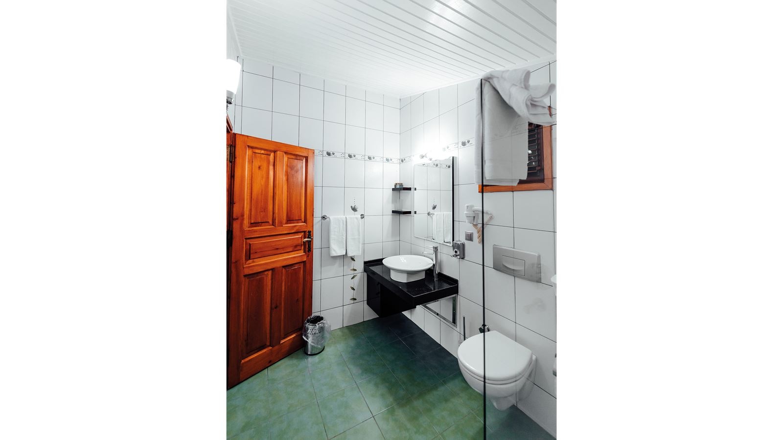 rooms-wooden-bungalow-studio