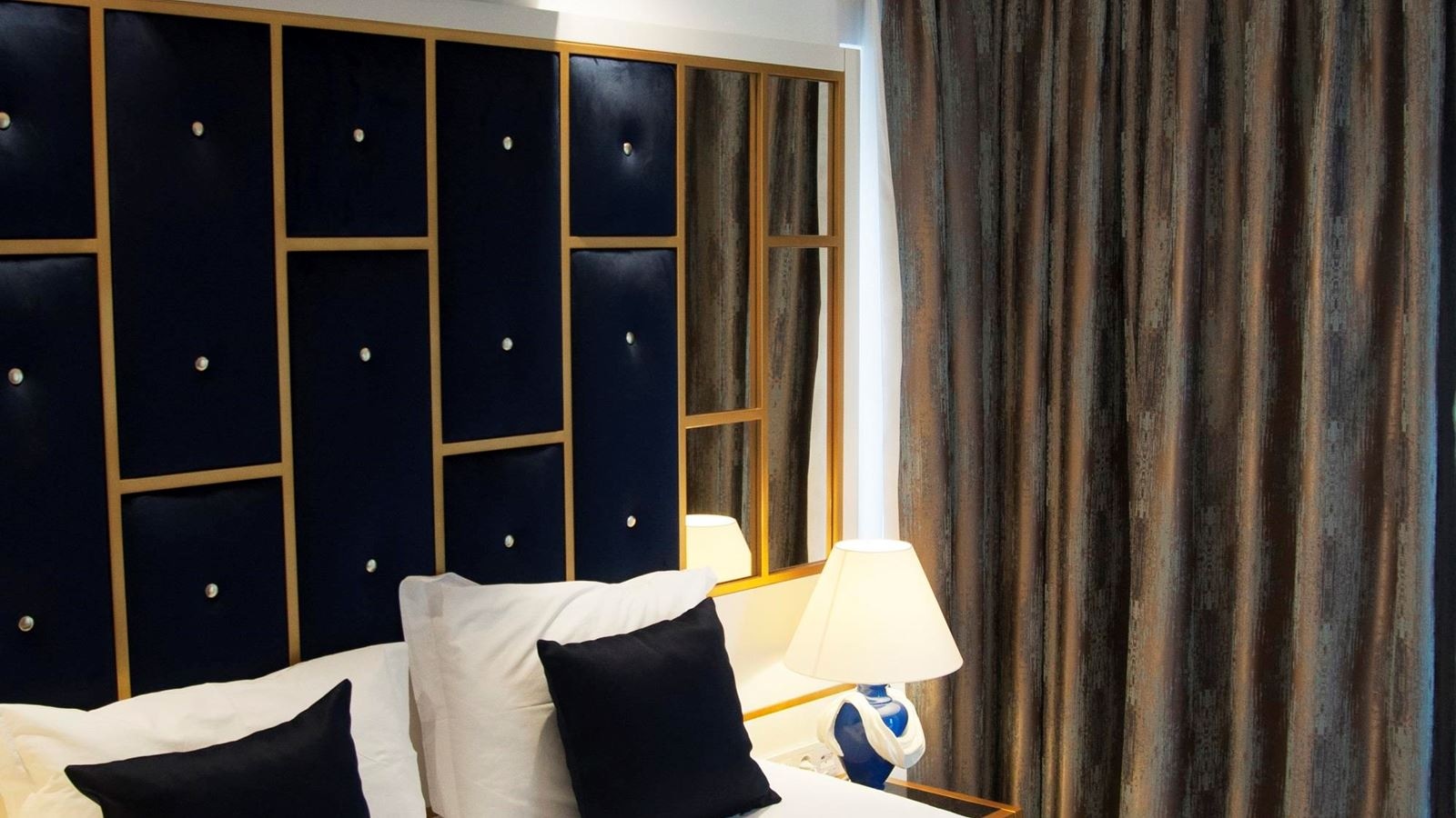 rooms-deluxe-land-view-room