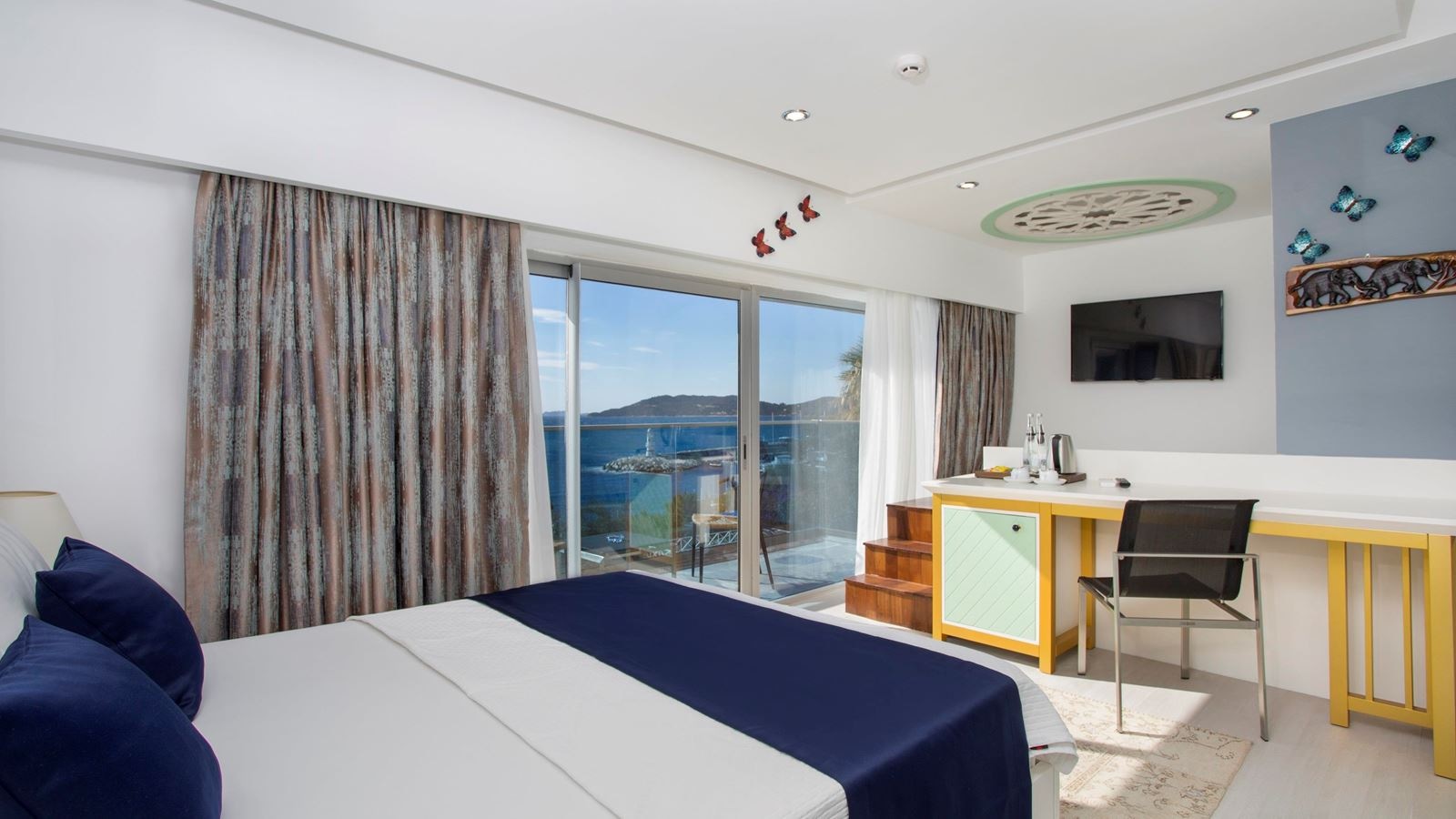 rooms-deluxe-sea-view-room