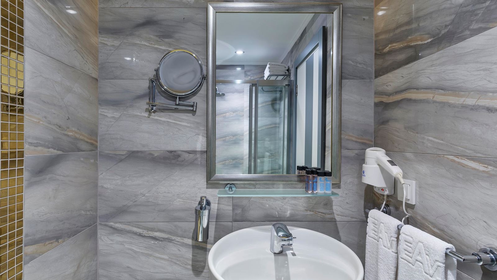 rooms-deluxe-sea-view-room