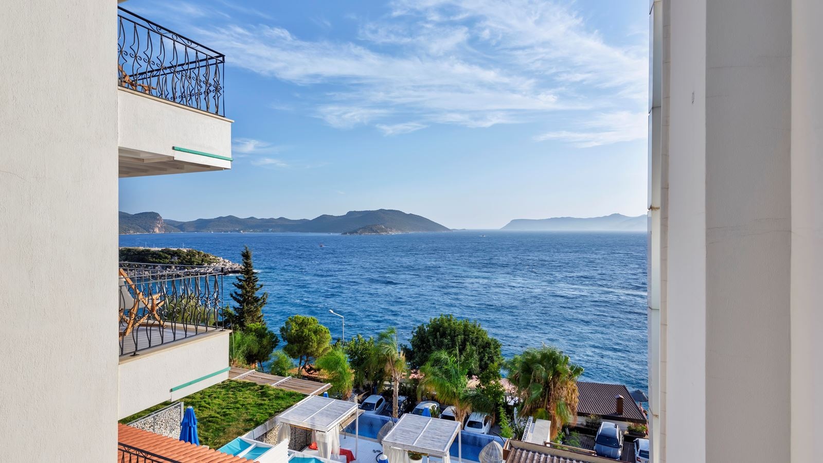 rooms-deluxe-room-sea-side