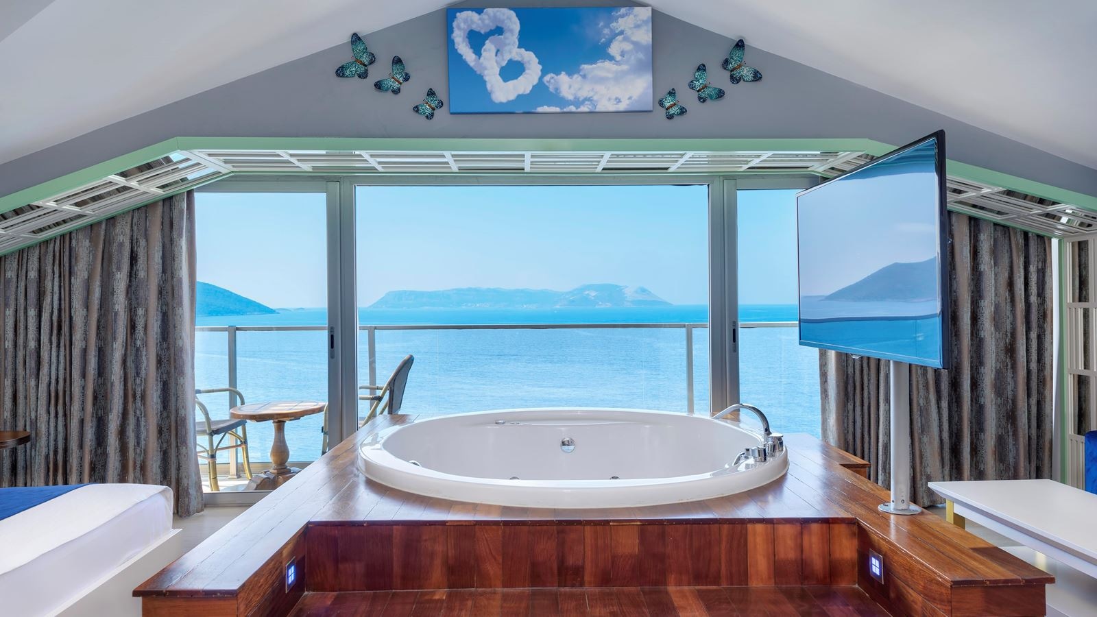 rooms-honeymoon-suite