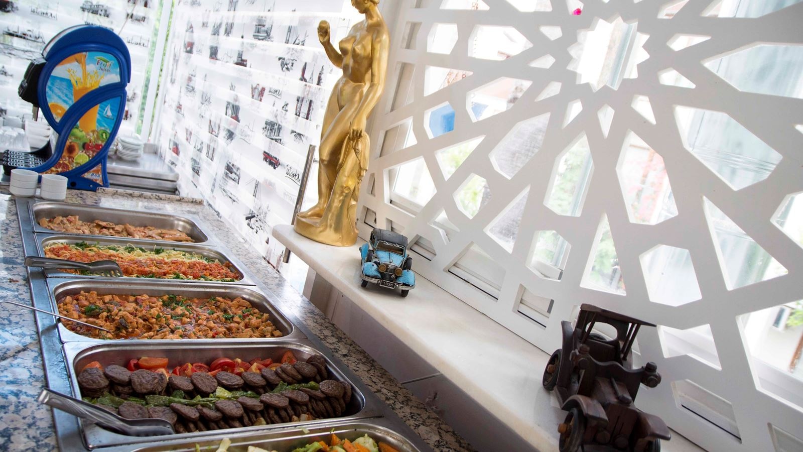 restaurants-pool-bar