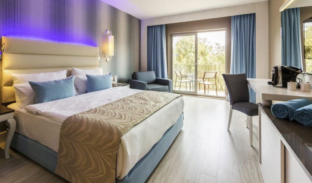 rooms-standard-mainbuilding-room