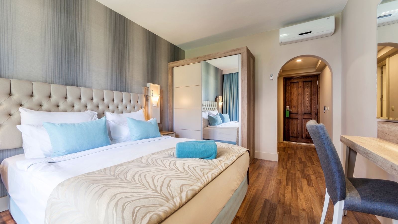 rooms-standard-mainbuilding-room